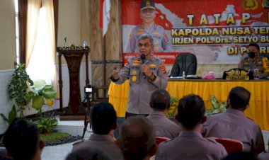 Kapolda-NTT-Tegaskan-Anggota-Polres-Sumba-Barat-Untuk-Tidak-Melakukan-Pelanggaran-dan-Berikan-Pelayanan-Terbaik-Kepada-Masyarakat