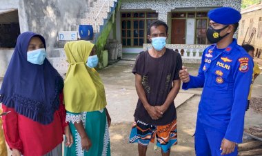 Tekan-Penyebaran-Virus,-Personel-Ditpolairud-Polda-NTT-Beri-Edukasi-Prokes-Kepada-Warga-Pesisir-Mabar