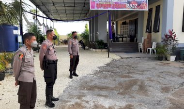 Personel-Polda-NTT-Melakukan-Pengamanan-Ibadah-Perayaan-Paskah-ke-Dua-di-Sejumlah-Gereja-di-Kota-Kupang