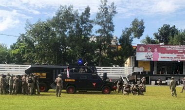 Guna-Mengasah-Kemampuan-Anggota,-Satbrimob-Polda-NTT-Gelar-Latihan-PHH