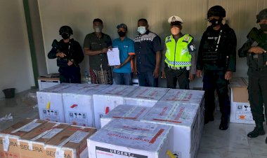 Pastikan-Aman,-Puluhan-Personel-Polda-NTT-Kawal-Ketat-Kedatangan-9.905-Vial-Vaksin-Covid-19-dari-Pemerintah-Pusat