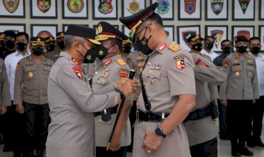 Pimpin-Upacara-Sertijab-Wakapolda-NTT,-Kapolda-NTT:Jadikan-Ini-Momentum-Semangat-dan-Disiplin-dalam-Tugas