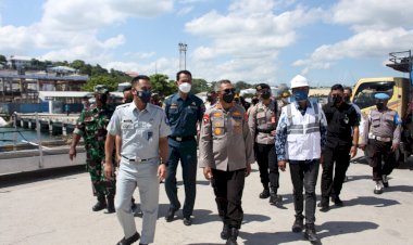 Jelang-Hari-Raya-Idul-Fitri-1443-H,-Kapolda-NTT-Tinjau-Pos-Terpadu-Ops-Ketupat-Turangga-2022-Pelabuhan-Tenau-Kupang