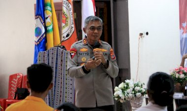 Narasumber-di-Kegiatan-Temu-Daerah-BEM-Nusantara-NTT,-Kapolda-Minta-Para-Mahasiswa-Sadar-dan-Patuh-Hukum