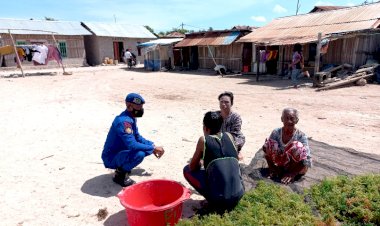 Patroli-ke-Pulau-Kera,-Personel-Ditpolair-Polda-NTT-Imbau-Masyarakat-Jaga-Sumber-Daya-Laut