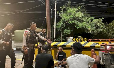 Gelar-Patroli-Dini-Hari,-Tim-Raimas-Polda-NTT-Bubarkan-Sekelompok-Pemuda-yang-Pesta-Miras