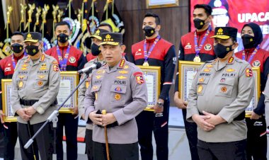 Kapolri-Berikan-Penghargaan-ke-Atlet-Polri-yang-Sumbang-Medali-untuk-Indonesia-di-Sea-Games
