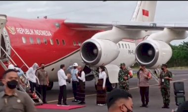 Tiba-di-Ende,-Presiden-RI-dan-Ibu-Negara-disambut-Kapolda-NTT-Bersama-Forkopimda