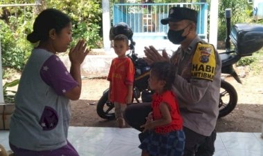 Sambut-Hari-Bhayangkara-ke-76,-Bhabinkamtibmas-Polsek-Nalle-Beri-Bantuan-Sosial-Kepada-Warga