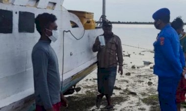 Antisipasi-Cuaca-Buruk-Saat-Melaut,-Ini-yang-Disampaikan-Personel-Ditpolairud-Polda-NTT-Kepada-Nelayan-Kupang