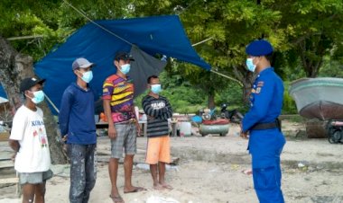 Antisipasi-Gangguan-Kamtibmas-di-Daerah-Pesisir-Mabar,-Personel-Ditpolairud-Polda-NTT-Optimalkan-Patroli-Dialogis
