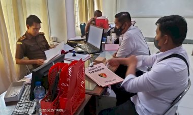 Penyidik-Ditreskrimsus-Polda-NTT-Tahap-II-Kasus-Korupsi-Irigasi-yang-merugikan-Negara-Sebesar-1,1-Miliar