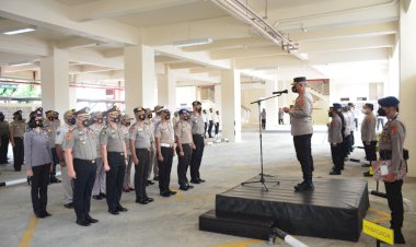 Pimpin-Upacara-Korps-Raport-Kenaikan-Pangkat-Anggota-dan-ASN,-Kapolda-NTT-Ingatkan-untuk-Tidak-Lupa-Bersyukur-Kepada-Tuhan