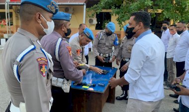 Bentuk-Pengawasan-Internal,-Bidpropam-Polda-NTT-Lakukan-Pemeriksaan-Senpi-Anggota