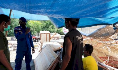 Gelar-Patroli-Pembinaan-di-Wilayah-Pesisir-Rote-Ndao,-Personel-Ditpolairud-Polda-NTT-Ingatkan-Warga-Waspadai-Cuaca-Buruk-Saat-Melaut