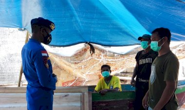Gelar-Patroli-di-Wilayah-Pesisir-Flotim,-Personel-Ditpolairud-Polda-NTT-Ingatkan-Warga-Jaga-Ekosistem-Laut