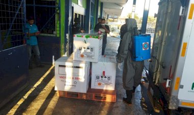 Polda-NTT-Kawal-Ketat-Kedatangan-6.791-Vial-Vaksin-Pfizer