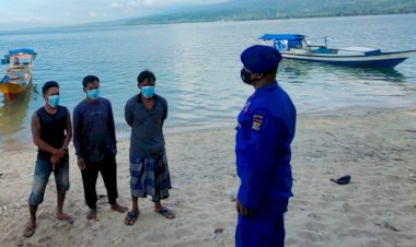 Gelar-Patroli-Sambang-di-Daerah-Pesisir-Lembata,-Ini-yang-d-Disampaikan-Personel-Ditpolairud-Polda-NTT-Kepada-Warga