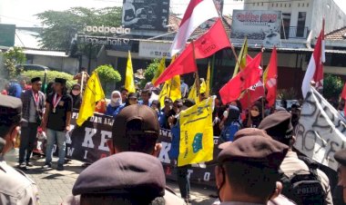 Aksi-Unjuk-Rasa-Penolakan-Kenaikan-BBM-di-Jawa-Timur-Berjalan-Aman-dan-Kondusif