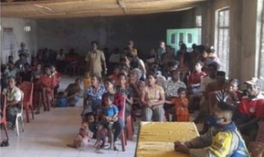 Bhabinkamtibmas-Polsek-Mamboro-Monitoring-Penyaluran-BLT-Dari-Dana-Desa