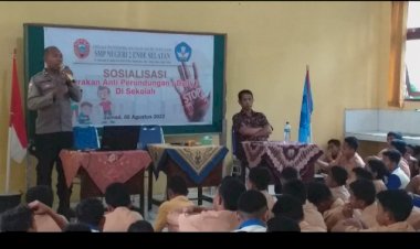 Stop-Bullying-Pada-Kalangan-Pelajar,-Bhabinkamtibmas-Polsek-Ende-Lakukan-Sosialisasi-di-Sekolah