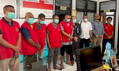 Berkas-Perkara-Rampung,-Polres-Belu-Serahkan-Tersangka-dan-Barang-Bukti-Kasus-Korupsi-Sanitasi-ke-Kejari-Belu