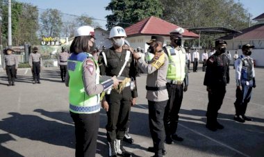 Sematkan-Pita-Operasi,-Kapolres-Belu,-AKBP-Yosep-Krisbiyanto-Pimpin-Apel-Gelar-Pasukan-Ops-Patuh-Turangga-2022