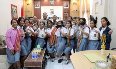 Bawa-Polres-Belu-Sabet-Juara-3-Lomba-Kearifan-Lokal,-Penari-Sanggar-Harmoni-dapat-Bonus-dari-Kapolres-Belu