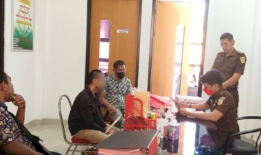 Reskrim--Dinyatakan-Lengkap-Penyidik-Satnarkoba-Polres-Ende-Serahkan-Tersangka-Dan-Barang-Bukti-Ke-JPU
