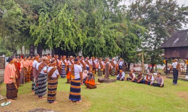Kabagops-Polres-Ende-Hadiri-Rakor-Tiga-Batu-Tungku-Antara-Pemda-Ende-Dengan-Para-Tokoh-Adat-Wilayah-Kabupaten-Ende