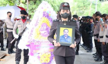 Beri-Penghormatan-Terakhir,-Polres-Belu-Gelar-Upacara-Pemakaman-Almarhum-Peltu-Purn.Yusuf-Paulus-Kotta