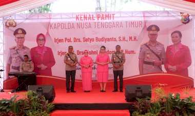 Kenal-Pamit-Kapolda-NTT-Irjen-Pol.-Drs.-Johni-Asadoma,-M.Hum-dan-Irjen-Pol.-Drs.-Setyo-Budiyanto,-S.H.,-M.H.-Penuh-Kesederhanaan-dan-Kekeluargaan