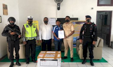 Dukung-Percepatan-Vaksinasi-di-NTT,-Personel-Polda-NTT-Kawal-Ketat-Kedatangan-84-Vial-Vaksin-Covid-19