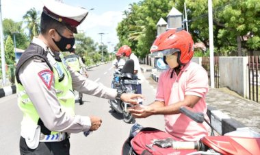 Ops-Aman-Nusa-II,-Cegah-Penyebaran-Covid-19-Sat-Lantas-Polres-Lembata-Tingkatkan-Himbauan-Protkes-Kepada-Pengendara