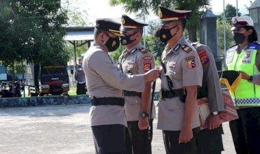 Kapolres-Lembata-AKBP-Dwi-Handono-Prasanto,-S.I.K,-Pimpin-Sertijab-Kasat-Lantas-Polres-Lembata