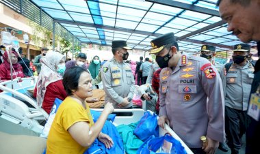 Kapolri-Tinjau-Lokasi-Gempa-Bumi-Cianjur,-Pastikan-Warga-dapat-Bantuan-Maksimal