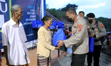 Peduli-Kemanusiaan,-Kapolda-NTT-Salurkan-100-Paket-Sembako-bagi-Masyarakat-Kota-Kupang