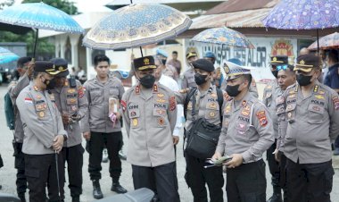 Tinjau-Pelayanan-Publik-Polres-Alor,-Kapolda-NTT-Harap-Terus-Berikan-Pelayanan-Terbaik-Kepada-Masyarakat