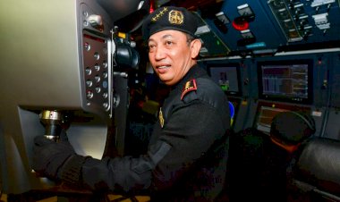 Disematkan-Brevet-Hiu-Kencana-TNI-AL,-Kapolri:-Kekuatan-Sinergitas-Jaga-Kedaulatan-Bangsa-Indonesia