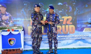 Kapolda-Bersama-Wakapolda-dan-Irwasda-Polda-NTT-Terima-Brevet-Bhayangkara-Bahari-Kehormatan