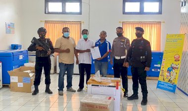 Personel-Polda-NTT-Kawal-VVIP-Kedatangan-Vaksin-Covid-19