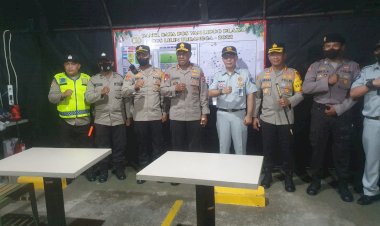 Pastikan-Tugas-Berjalan-Dengan-Baik,-Kapolda-NTT-Cek-Langsung-Pos-Pengamanan-Natal-2022-dan-Tahun-Baru-2023-di-Kota-Kupang
