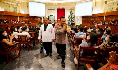 Tinjau-Gereja-di-Malam-Natal,-Kapolri-Pastikan-TNI-Polri-Beri-Rasa-Aman-Sepanjang-Nataru