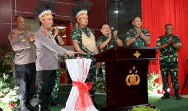 Kapolri-Bersama-Panglima-TNI-dan-Para-Kepala-Staf-Angkatan-Resmikan-Gedung-Baru-Polda-Papua