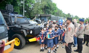 Terima-Kunjungan-Murid-Sekolah-Kristen-Tunas-Bangsa-Kupang,-Kapolda-NTT-Beri-Apresiasi