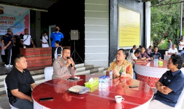 Gelar-Jumat-Curhat,-Irwasda-Polda-NTT-:-Tampung--apa-yang-menjadi-Keluhan-dan-Harapan-Kemudian-Kita-akan-Tindaklanjuti-Sesuai-Keinginan-Masyarakat