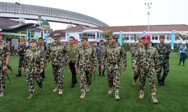 Kapolri-Dapat-Predikat-Warga-Kehormatan-Dari-Marinir