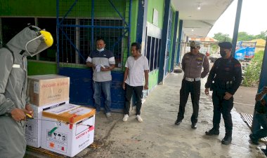 Polda-NTT-Kawal-Ketat-Kedatangan-Dua-Koli-Vaksin-Covid-19