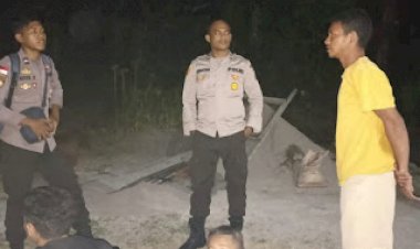 Pantai-Situasi-Kamtibmas,-Kapolsek-Rana-Mese-dan-Anggota-Gelar-Patroli-Dialogis