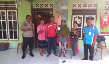 Dukung-Program-Stunting,-Bhabinkamtibmas-Sinergi-Bersama-Nakes-di-Desa